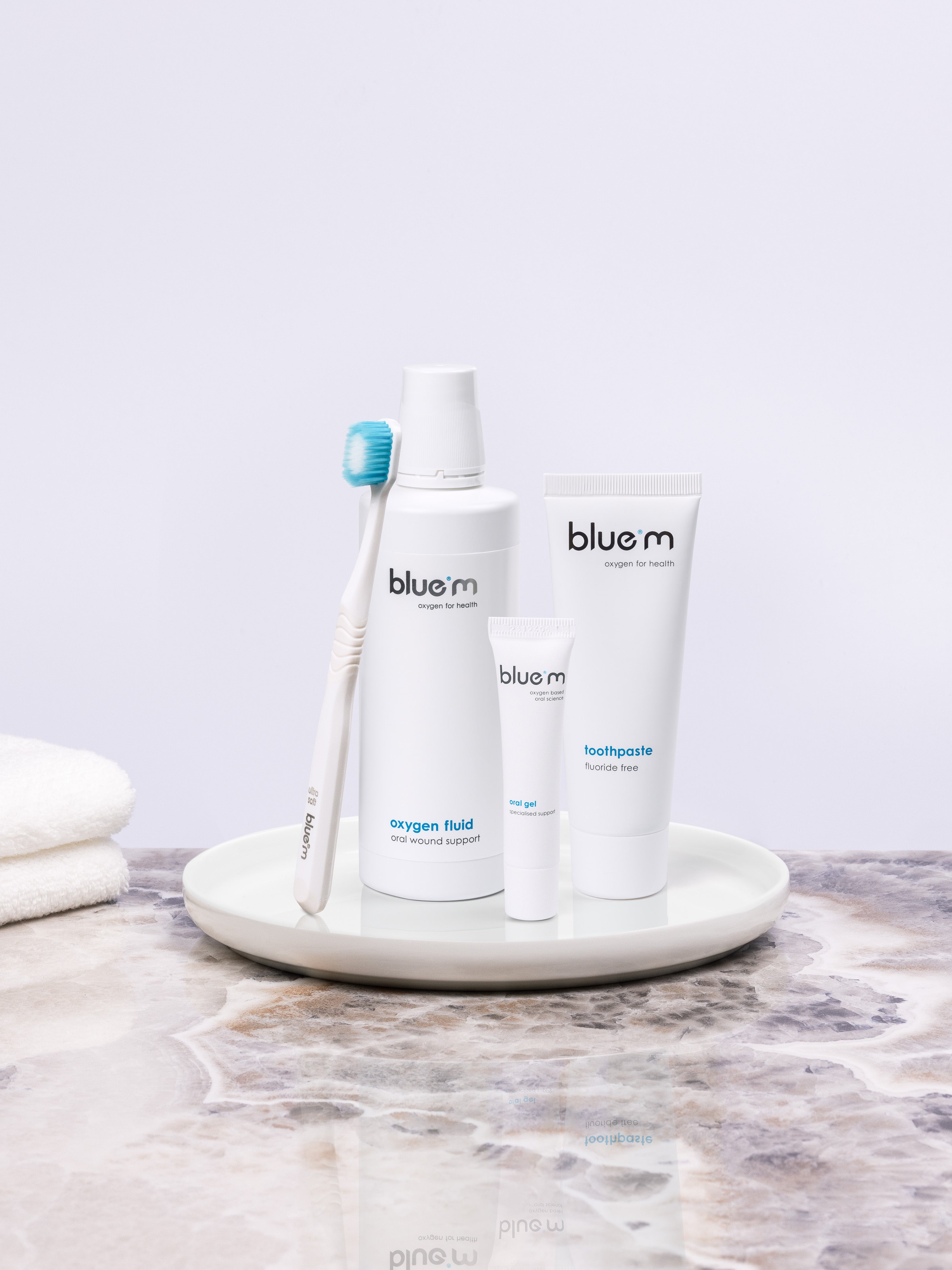 Chemo Pflegeset für die Zahnpflege im Rahmen onkologischer Behandlungen bestehend aus Zahngel, Wundgel, Sauerstoff-Fluorid und einer Sensitiv-Zahnbürste.