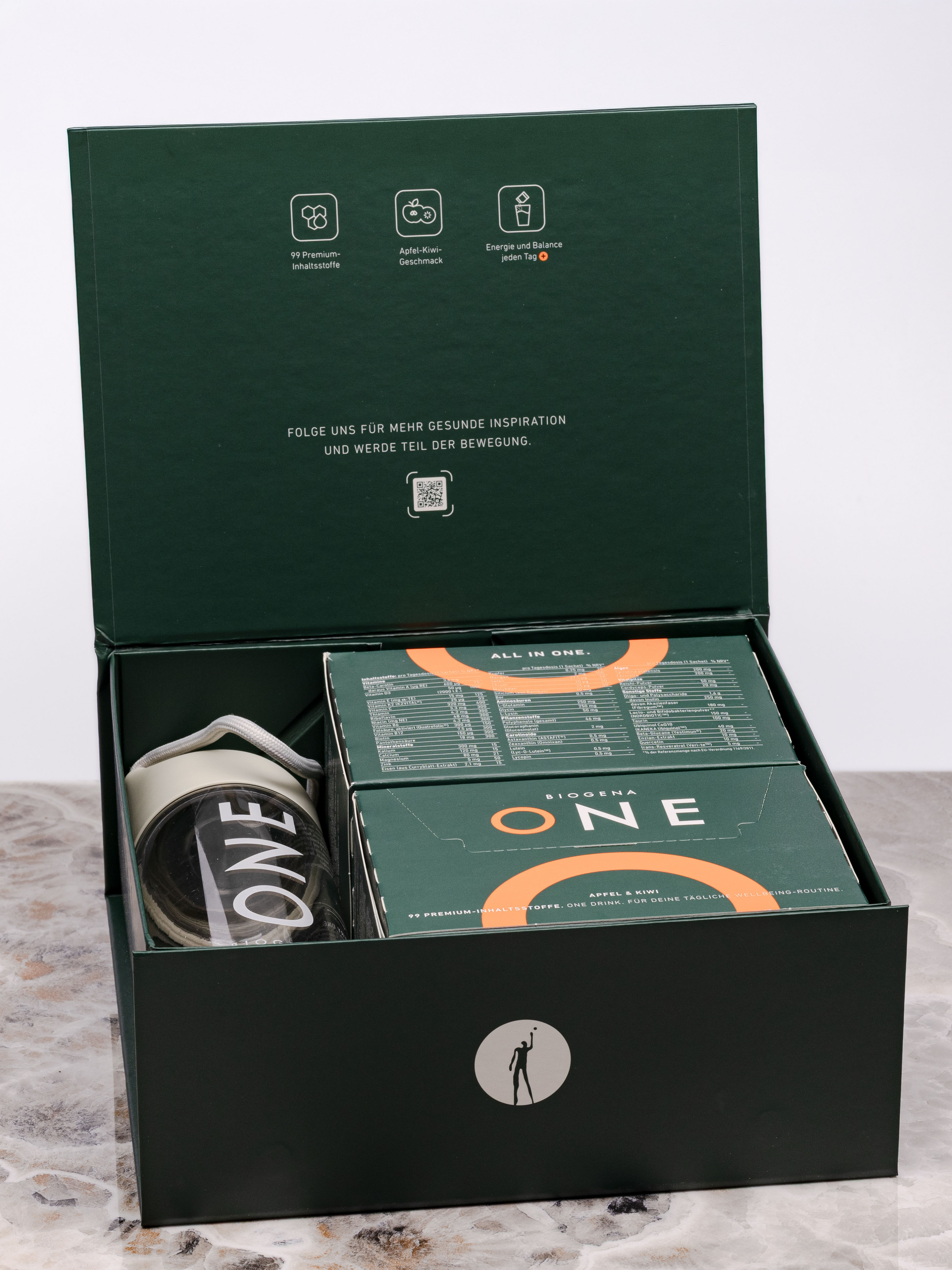 Das BIOGENA ONE All-in-One Supplement-Drink Startbundle bestehend aus 30-Tagesportionen und Mix-Flasche in einem Paket.