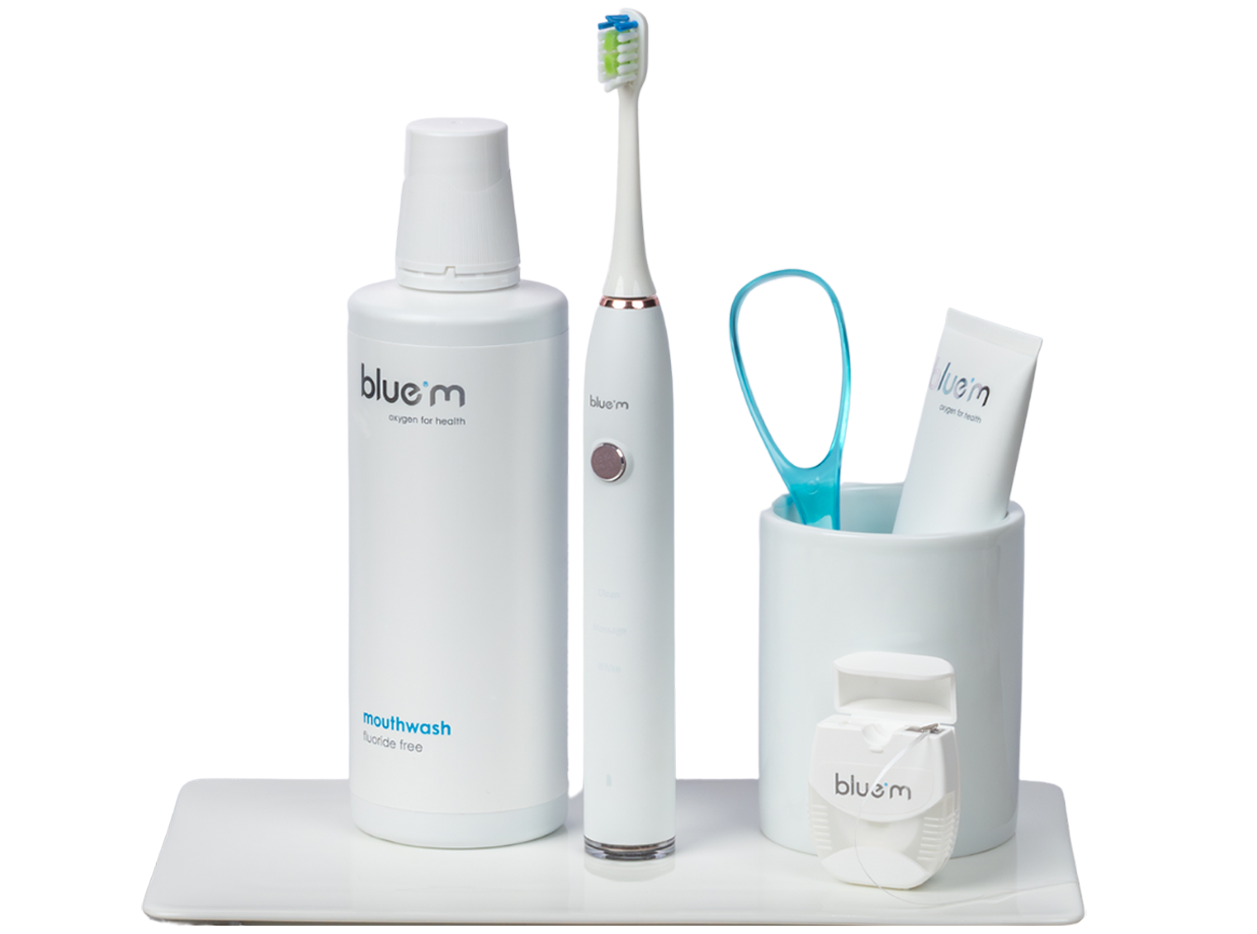 Zahnpflegeset bestehend aus Zahngel, Zahnseideband, elektrische Schallzahnbürste, Mundspülung und Zungenreiniger