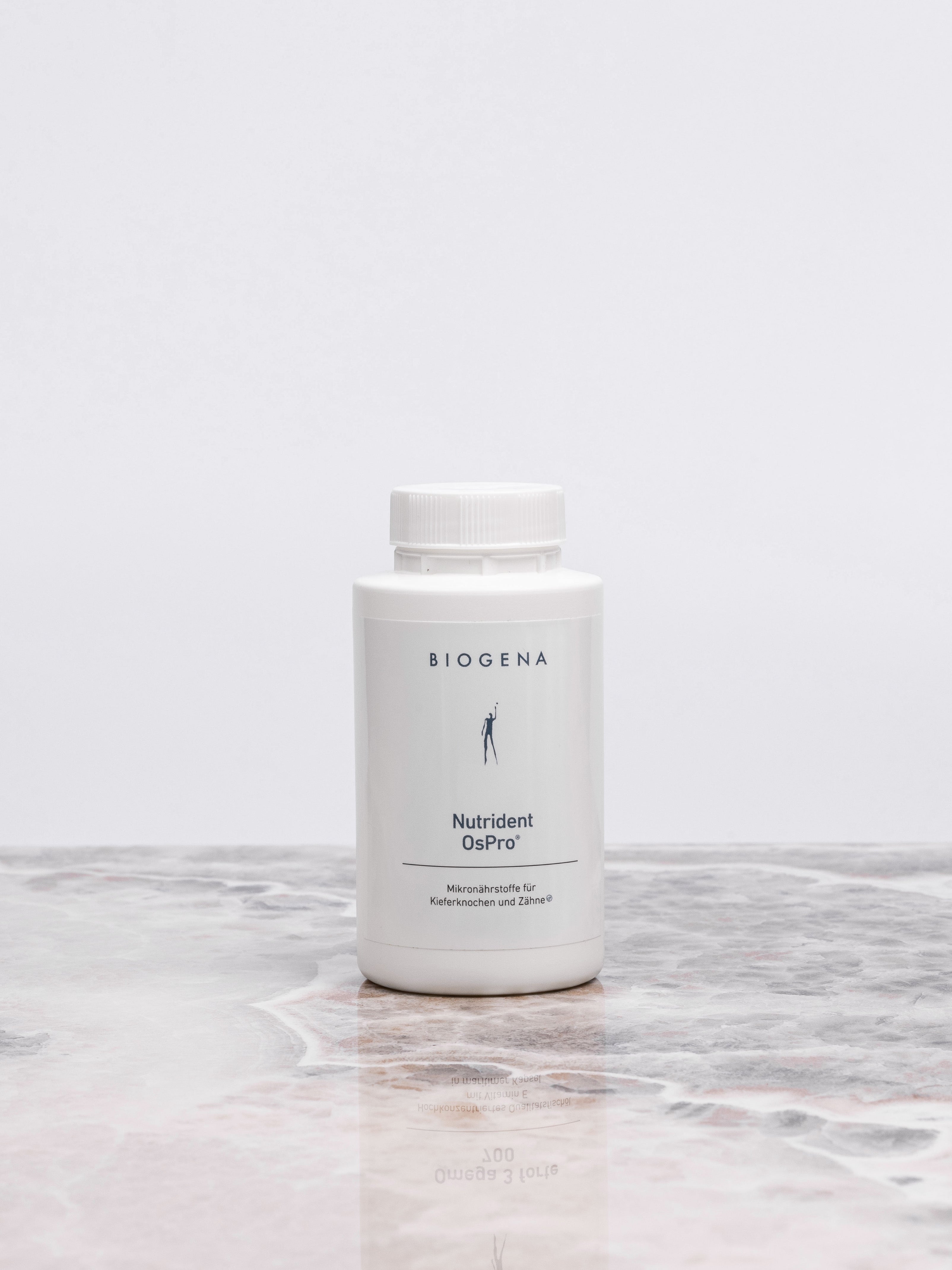 Geschlossene Verpackungsdose Biogena Nutrident OsPro steht auf einer Marmorplatte.