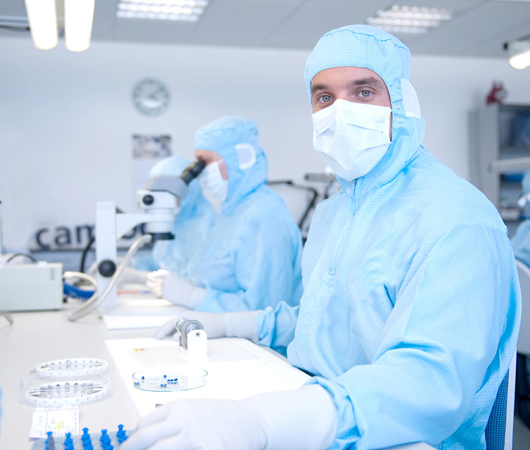 camlog-labor-mitarbeiter-maske
